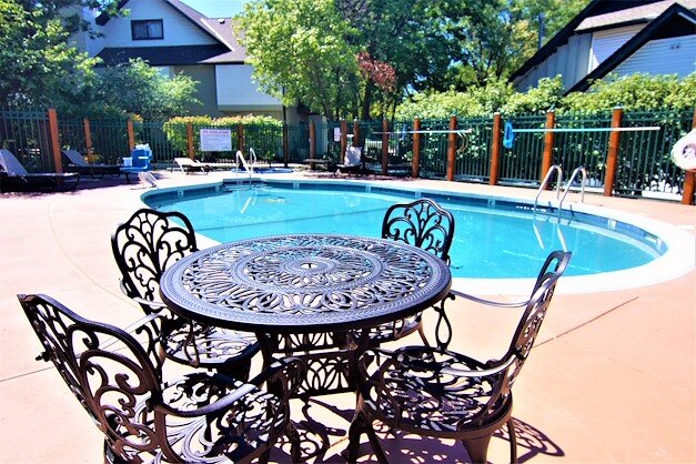 High scale sun deck furniture