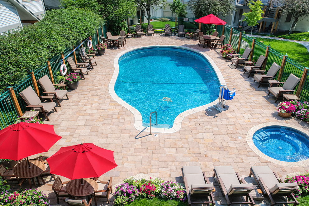 Outdoor Pool & Hot Tub